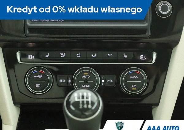 Volkswagen Passat cena 71000 przebieg: 135484, rok produkcji 2016 z Władysławowo małe 277